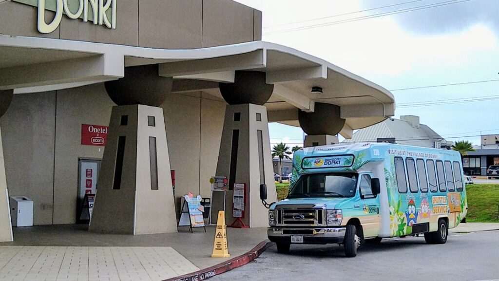 ドンドンドンキのシャトルバス