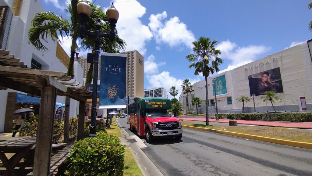 ショッピングモールシャトル