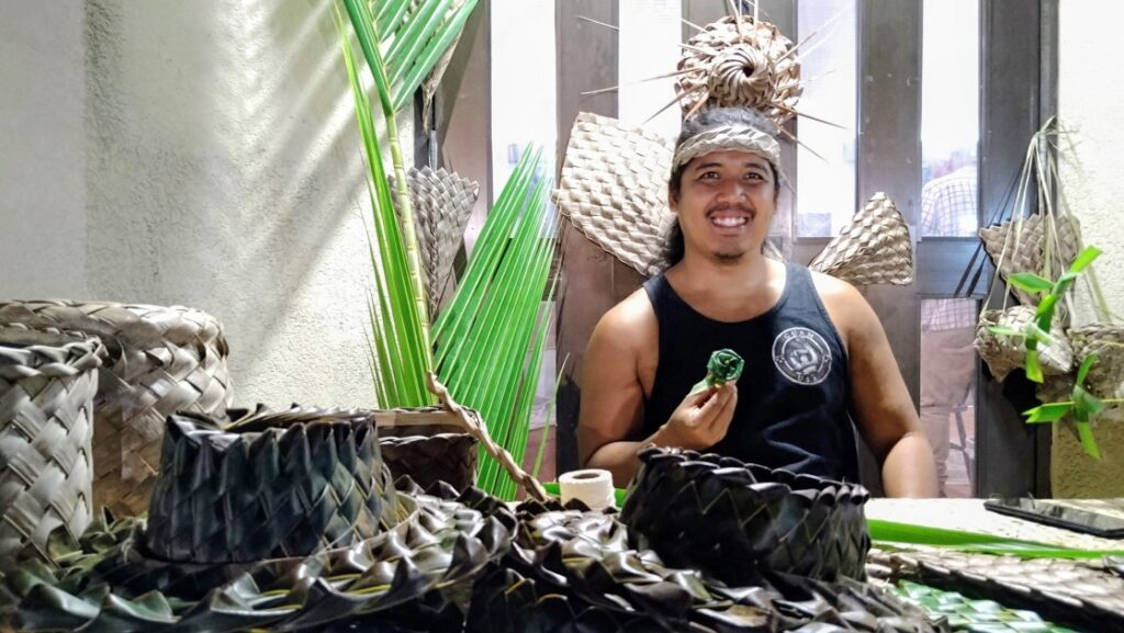 チャモロビレッジ・ヤシの葉編み