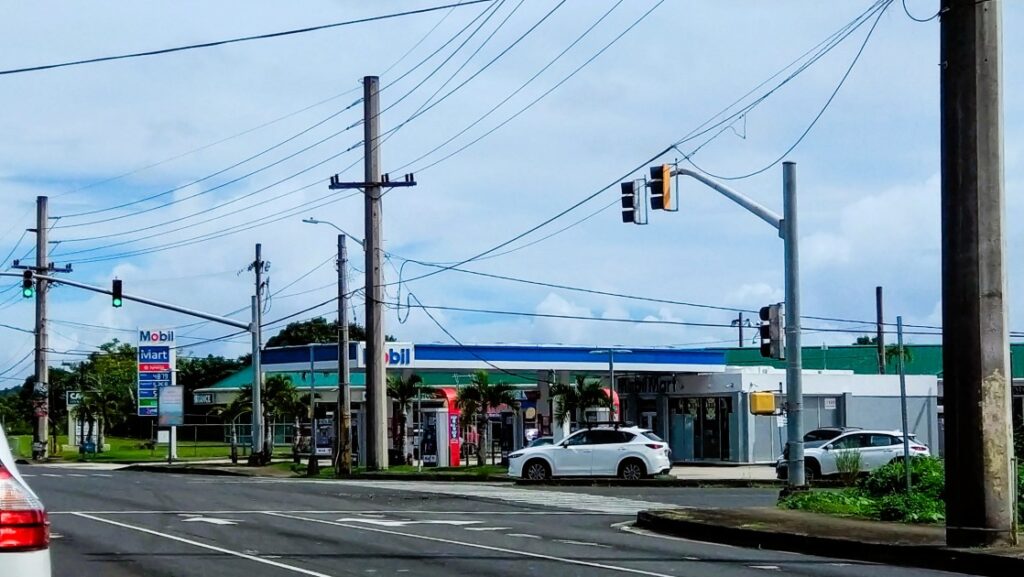 ガソリンスタンド「Mobil」