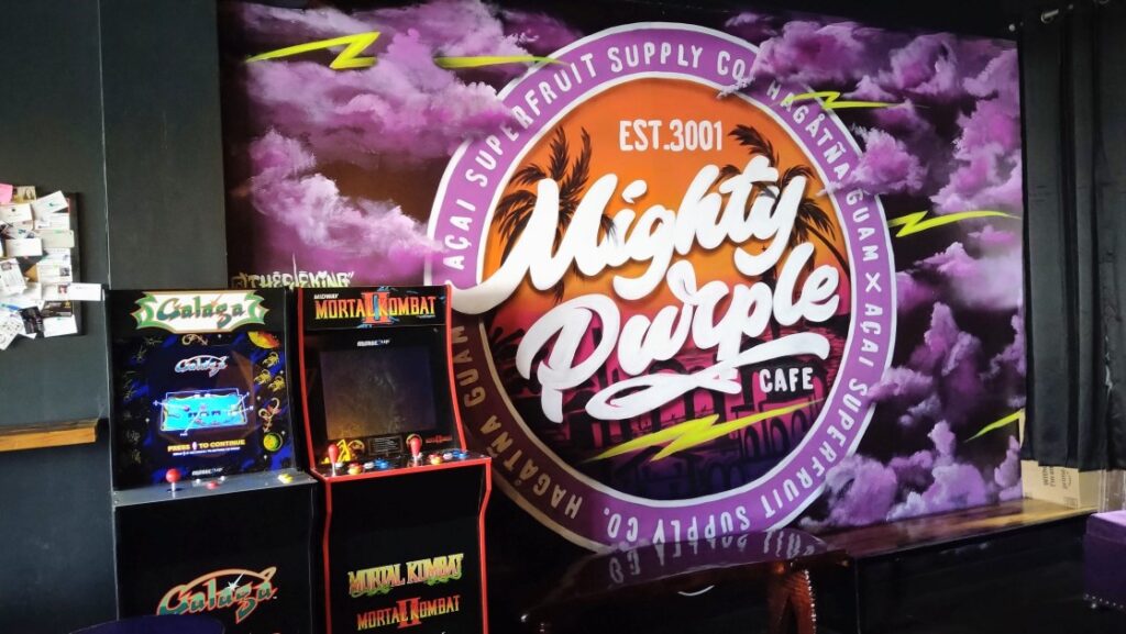 「Mighty Purple Cafe」店内