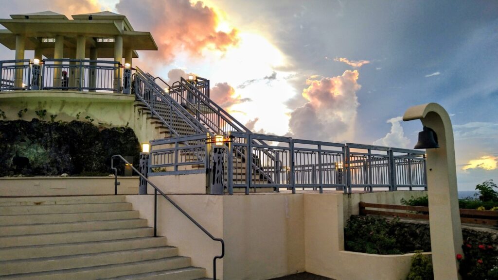 展望台へと続く階段