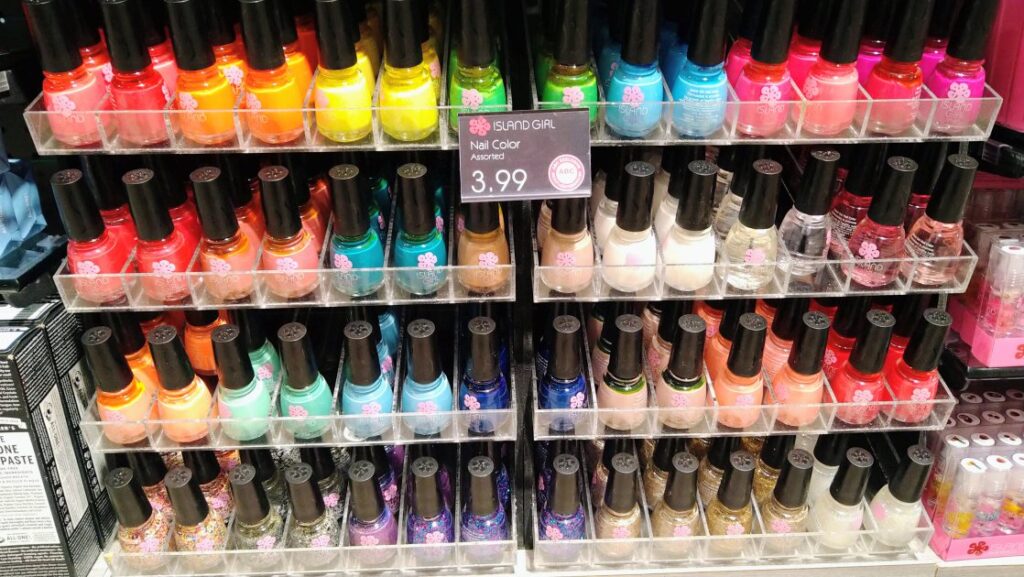 「アイランド・ガール」ネイルカラー