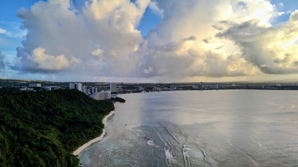 向かって左側の海岸線