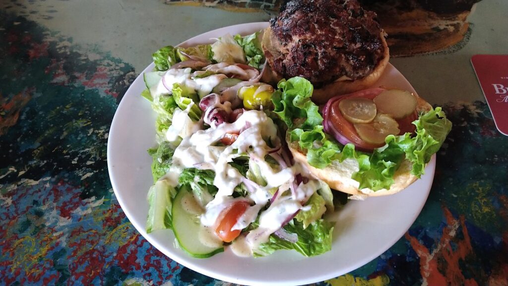 ほうれん草、マシュルーム＆ブルーチーズバーガー