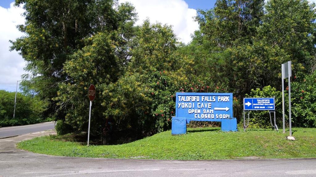 タロフォフォの滝公園の大きな看板