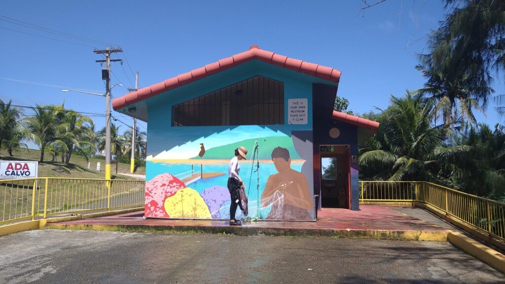 簡易シャワーとトイレ