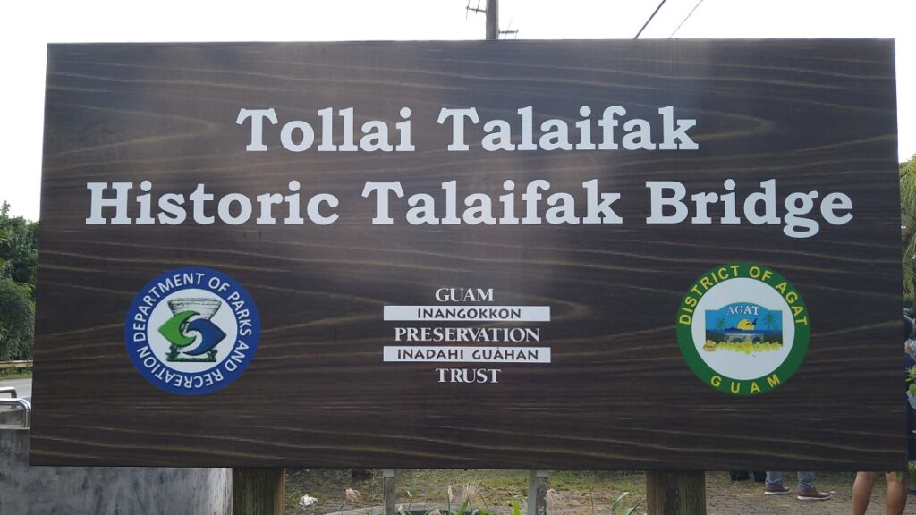 タリファク橋の案内板