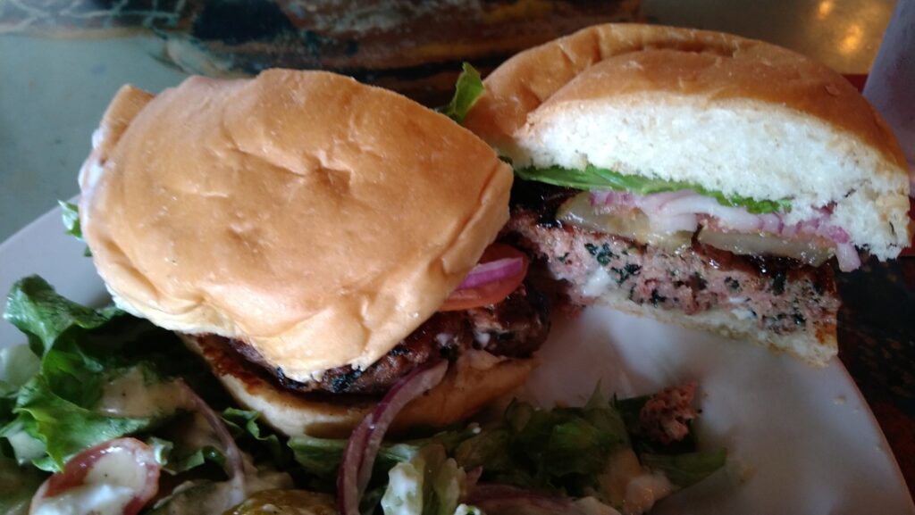 ほうれん草、マシュルーム＆ブルーチーズバーガー