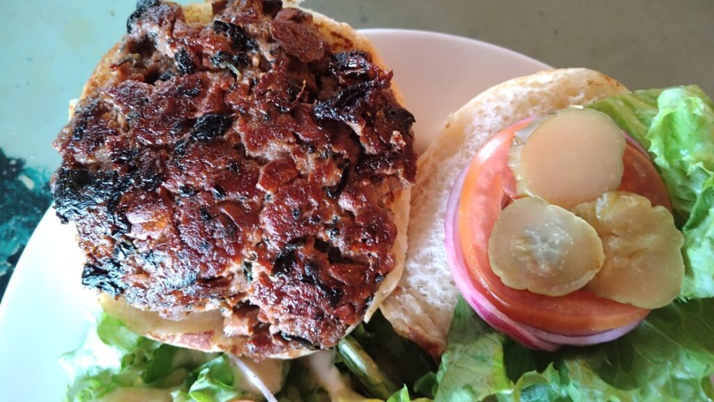 肉厚でジューシーなバーガー