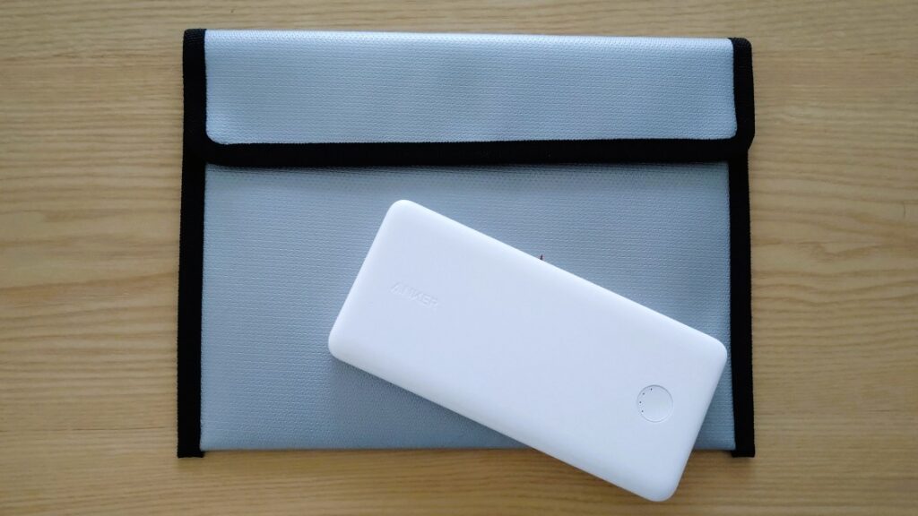 モバイルバッテリーはバッグに