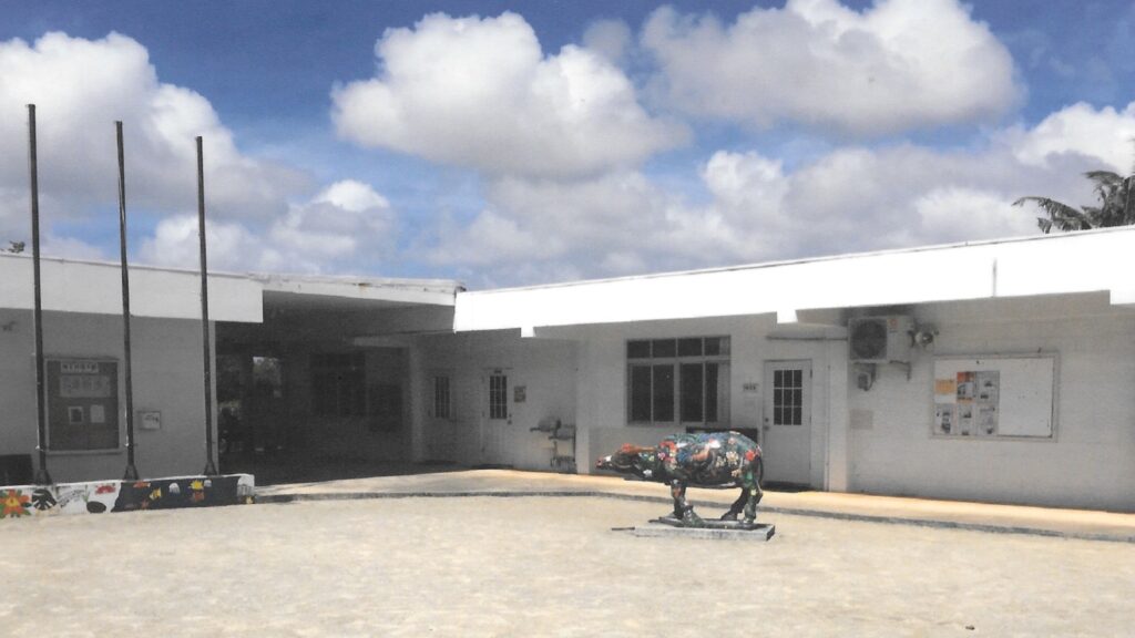 グアム国際日本人学校の中庭